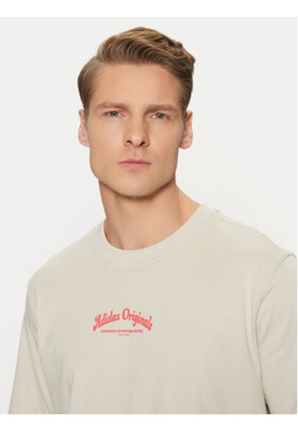 Adidas - adidas T-Shirt JD0667 Beżowy Loose Fit. Kolor: beżowy. Materiał: bawełna