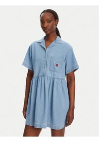 Tommy Jeans Sukienka jeansowa DW0DW20372 Niebieski Relaxed Fit. Kolor: niebieski. Materiał: bawełna #1