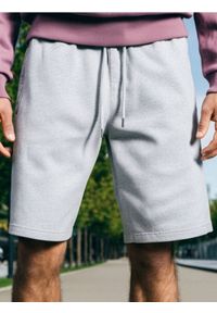 Sinsay - Szorty jogger - kremowy. Kolor: kremowy