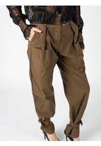 Pinko Spodnie "Geometria" | 1N137F Y7M4 | Kobieta | Wojskowa Zieleń. Stan: podwyższony. Materiał: bawełna. Wzór: geometria. Styl: militarny #4