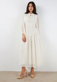 Born2be - Jasnobeżowa Długa Sukienka Koktajlowa w Stylu Retro z Plisami i Stójką Leowia. Typ kołnierza: kołnierzyk stójkowy. Kolor: beżowy. Styl: retro, wizytowy. Długość: maxi #1