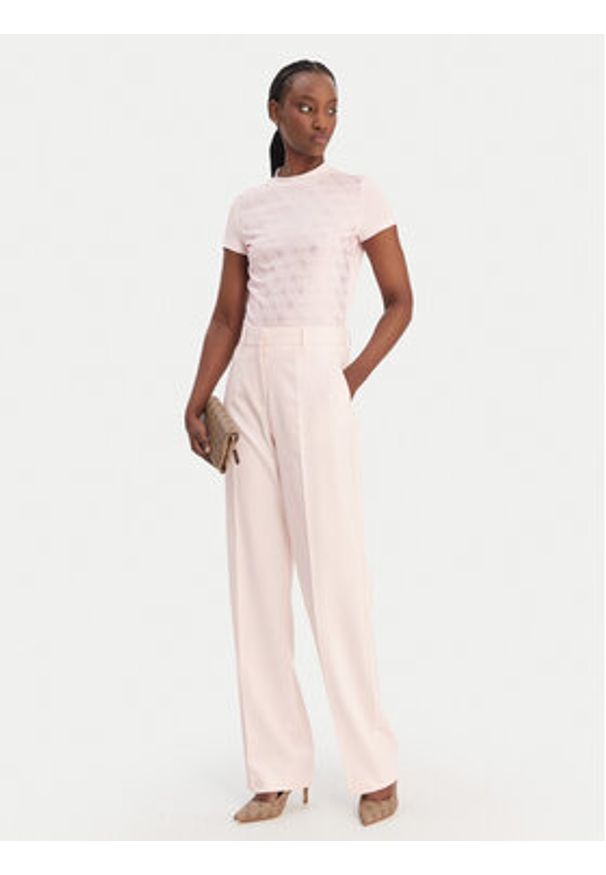 Guess Spodnie materiałowe W6RB02 WH9Y2 Różowy Regular Fit. Kolor: różowy. Materiał: syntetyk