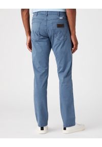 Wrangler - WRANGLER GREENSBORO MĘSKIE SPODNIE JEANSOWE DARK SLATE W15QY673K 112145837