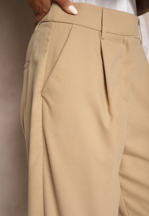 Renee - Beżowe Szerokie Spodnie z Kieszeniami o Garniturowym Kroju Verati. Kolor: beżowy