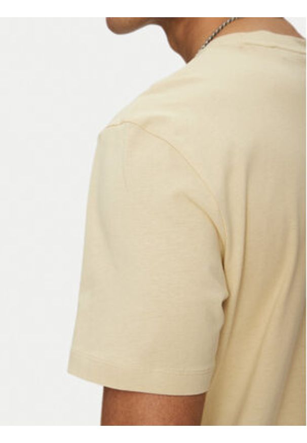 Hugo - HUGO T-Shirt Dulivio 50467556 Beżowy Regular Fit. Kolor: beżowy. Materiał: bawełna