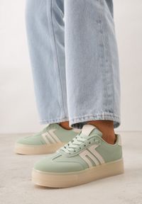 Born2be - Zielone Sneakersy Kultowe Tenisówki na Platformie Hlalna. Kolor: zielony. Materiał: jeans. Szerokość cholewki: normalna. Sezon: wiosna. Obcas: na platformie #1