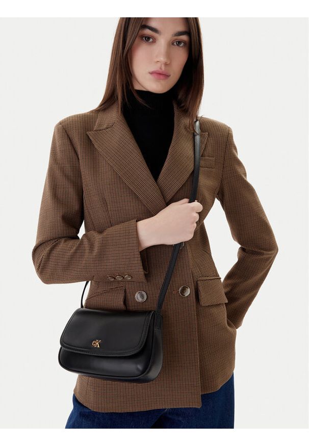 Calvin Klein Torebka Ck Flap Camera Bag LV04F3421G Czarny. Kolor: czarny. Materiał: skórzane