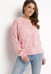 Born2be - Różowy Sweter w Serca o Klasycznym Fasonie ze Ściągaczami Biriet. Kolor: różowy. Materiał: bawełna, wełna. Styl: klasyczny