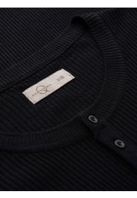 Ombre Clothing - Prążkowany sweter męski z guzikami przy dekolcie - czarny V2. Kolor: czarny. Materiał: prążkowany. Styl: elegancki #7