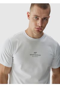 4f - 4F T-shirt regular z nadrukiem męski - biały 3XL. Okazja: na co dzień. Kolor: biały. Materiał: bawełna, jersey, dzianina. Długość rękawa: krótki rękaw. Długość: krótkie. Wzór: nadruk. Styl: sportowy, klasyczny, casual