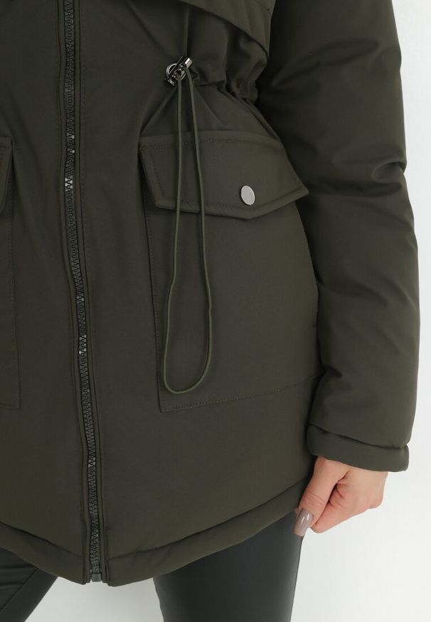 Born2be - Ciemnozielona Kurtka Parka z Odpinanym Kapturem i Futerkiem Noizie. Okazja: na co dzień. Kolor: zielony. Materiał: futro. Styl: elegancki, casual