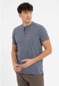 Volcano - T-shirt z stójką TM-LAB. Typ kołnierza: kołnierzyk stójkowy. Kolor: niebieski. Materiał: jeans, materiał, bawełna. Długość rękawa: krótki rękaw. Długość: krótkie. Wzór: gładki, paski. Styl: wakacyjny #1