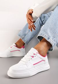 Renee - Biało-Fuksjowe Sznurowane Sneakersy Ozdobione Perforacją i Przeszyciami Eglia. Kolor: biały. Wzór: aplikacja #1