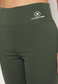 Born2be - Ciemnozielone Legginsy z Wysokim Stanem i Gumką w Pasie Bloelia. Stan: podwyższony. Kolor: zielony. Wzór: gładki #3