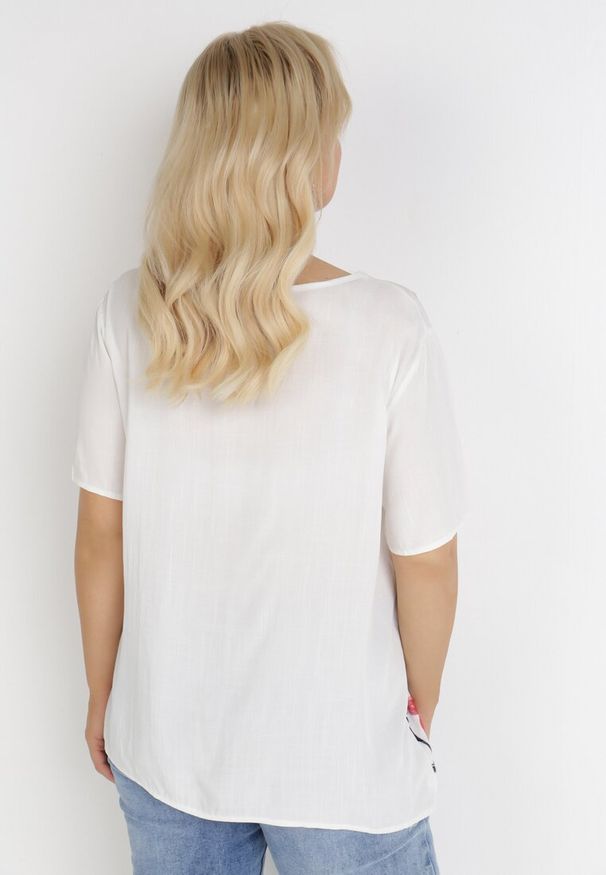 Born2be - Biała Bluzka Euphthise. Okazja: na co dzień. Kolekcja: plus size. Kolor: biały. Materiał: jeans, materiał. Wzór: aplikacja, haft. Styl: casual, klasyczny