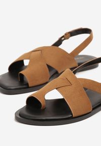 Renee - Jasnobrązowe Sandały Vices Typu Japonki Melanisse. Okazja: na co dzień, na plażę, na spacer. Zapięcie: sprzączka. Kolor: brązowy. Sezon: lato. Obcas: na obcasie. Styl: elegancki, casual #6
