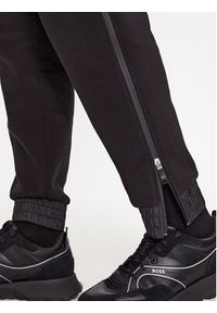 BOSS - Boss Spodnie dresowe Hover Lotus 50499064 Czarny Regular Fit. Kolor: czarny. Materiał: dresówka, syntetyk #5