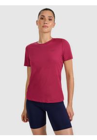 4f - 4F Koszulka treningowa regular szybkoschnąca damska - czerwona XL. Kolor: czerwony. Materiał: elastan, materiał, poliester, włókno. Długość rękawa: krótki rękaw. Długość: krótkie. Wzór: ze splotem, gładki. Sport: fitness #1