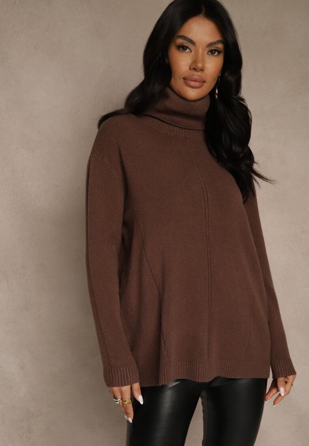 Renee - Brązowy Golf o Fasonie Klasycznego Swetra z Domieszką Kaszmiru Rorilaine. Okazja: na co dzień. Typ kołnierza: golf. Kolor: brązowy. Materiał: kaszmir. Długość rękawa: długi rękaw. Długość: długie. Wzór: aplikacja. Styl: klasyczny