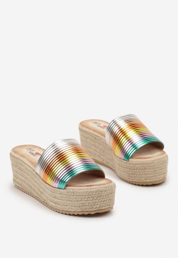 Born2be - Beżowo-Zielone Klapki na Platformie z Koturnem z Plecionki z Cholewką w Paski Rilindra. Kolor: beżowy. Wzór: paski. Obcas: na koturnie. Styl: wakacyjny