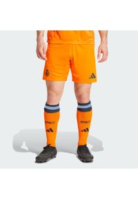 Adidas - Szorty Real Madrid 24/25 Away. Kolor: pomarańczowy. Materiał: materiał. Sport: piłka nożna