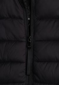 Born2be - Czarna Pikowana Kamizelka Przejściowa z Kapturem Neanissa. Okazja: na co dzień. Typ kołnierza: kaptur. Kolor: czarny. Materiał: jeans. Styl: casual #8