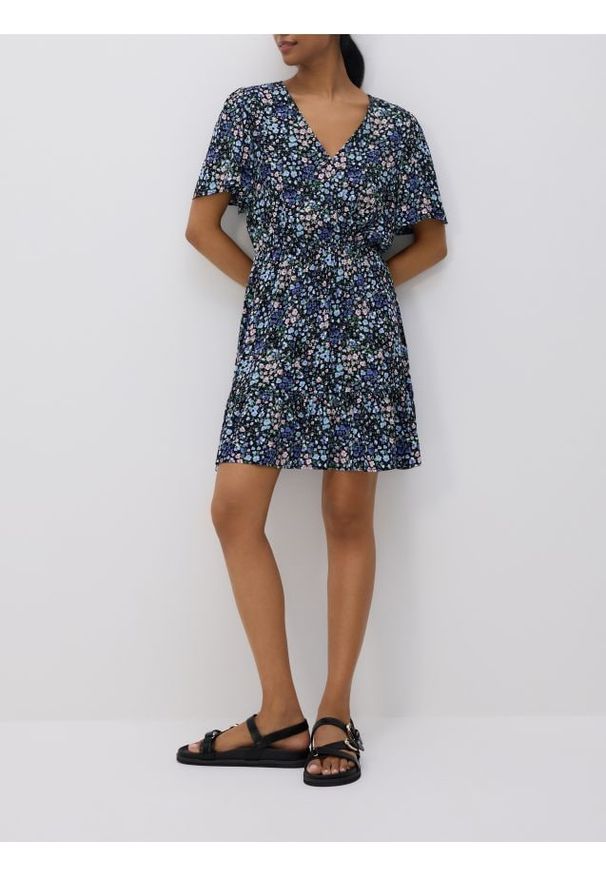 Reserved - Sukienka z wiskozy - czarny. Kolor: czarny. Materiał: wiskoza. Styl: klasyczny