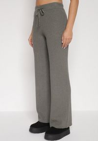 Born2be - Ciemnozielony Dzianinowy Komplet z Wiskozą Spodnie Bluzka z Półgolfem i Kardigan Vetisena. Kolor: zielony. Materiał: wiskoza, dzianina #4