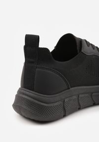 Born2be - Czarne Dzianinowe Sneakersy na Grubej Podeszwie ze Żłobieniami Enolora. Okazja: na co dzień, na spacer. Kolor: czarny. Materiał: dzianina. Szerokość cholewki: normalna. Sport: turystyka piesza, fitness #6