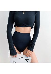 Intica - Stringi modelujące brzuch z wysokim stanem Suzannah. Stan: podwyższony. Kolor: czarny. Materiał: materiał