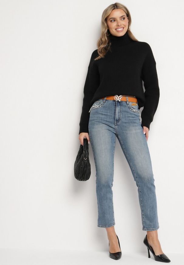 Born2be - Niebieskie Jeansy o Prostym Kroju z Ozdobnym Paskiem Delissea. Okazja: na co dzień. Kolor: niebieski. Styl: elegancki, casual