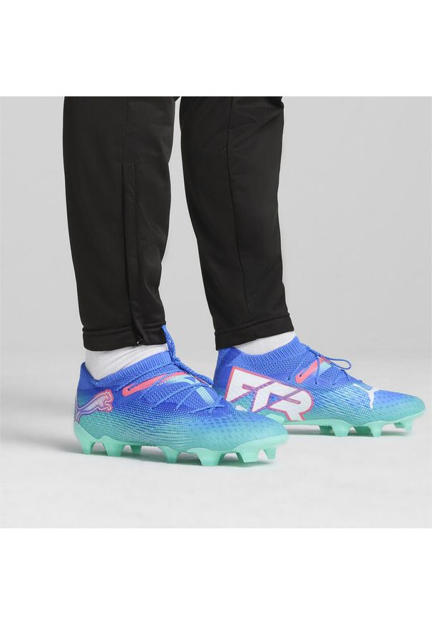 Puma - Buty piłkarskie FUTURE 7 ULTIMATE FG/AG PUMA. Kolor: wielokolorowy, niebieski, zielony. Sport: piłka nożna