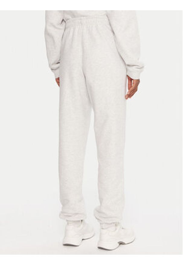 Tommy Jeans Spodnie dresowe DW0DW21702 Szary Regular Fit. Kolor: szary. Materiał: bawełna