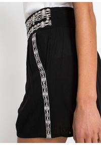bonprix - Szorty z kreszowanego materiału, z lejącej wiskozy. Kolor: czarny. Materiał: wiskoza, materiał. Wzór: aplikacja, haft. Styl: elegancki, boho #2