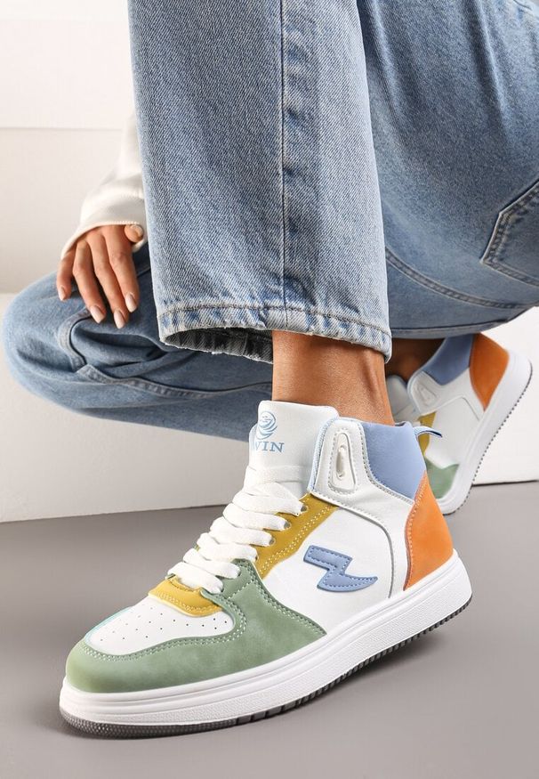 Renee - Biało-Zielone Sneakersy Aura. Nosek buta: okrągły. Zapięcie: sznurówki. Kolor: biały. Obcas: na obcasie. Wysokość obcasa: niski