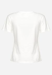 Born2be - Biały Bawełniany Klasyczny T-shirt Ozdobiony z Przodu Metalicznym Nadrukiem Timazela. Okazja: na co dzień. Kolor: biały. Materiał: bawełna. Wzór: nadruk, aplikacja. Styl: klasyczny #7