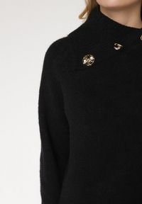 Born2be - Czarny Golf z Wełną i Metalicznymi Guzikami Vidora. Okazja: na co dzień. Typ kołnierza: golf. Kolor: czarny. Materiał: wełna. Wzór: aplikacja. Styl: casual, elegancki #4