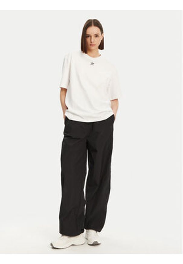 Adidas - adidas T-Shirt Essentials Boyfriend JC8967 Biały Oversize. Kolor: biały. Materiał: bawełna