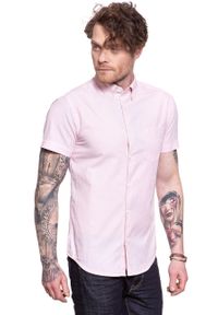 Wrangler - KOSZULA WRANGLER SS 1PKT BUTTON DOWN CAMEO PINK W5944OSY2 112129759. Typ kołnierza: button down. Materiał: materiał. Długość rękawa: krótki rękaw. Długość: krótkie