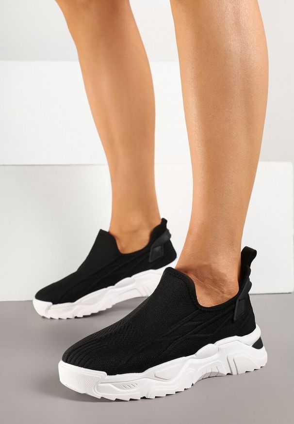 Renee - Czarne Siateczkowe Buty Sportowe Sneakersy Wsuwane Zdobione Tłoczeniami Nusadela. Zapięcie: bez zapięcia. Kolor: czarny. Materiał: jeans. Wzór: aplikacja