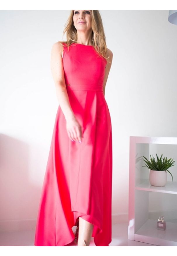 Sukienka Model Jennifer Coral - Jersa. Typ sukienki: proste. Styl: elegancki. Długość: maxi