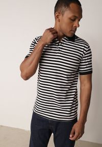 Born2be - Czarna Bawełniana Koszulka Polo w Paski w Stylu Casual Elunilla. Okazja: na co dzień. Typ kołnierza: polo. Kolor: czarny. Materiał: bawełna. Wzór: paski. Styl: casual #4