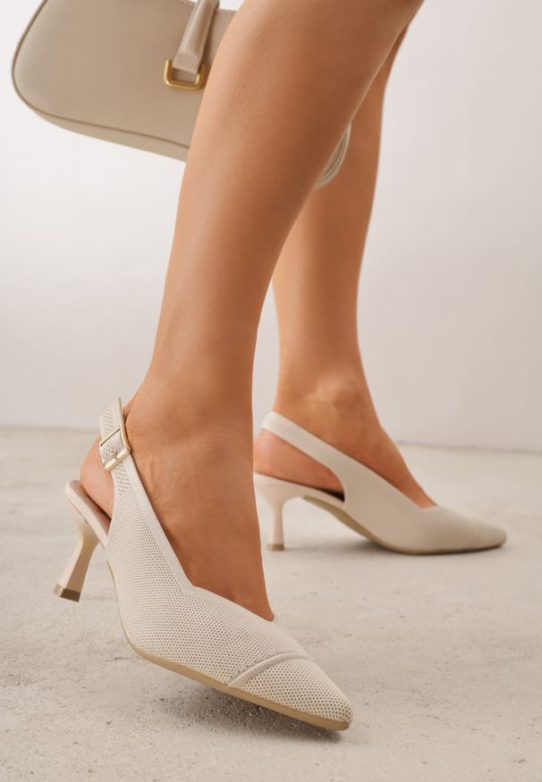 Renee - Beżowe Czółenka Slingback VICES z Tkaniny na Niskim Obcasie z Wkładką Soft-Pillow Orinysha. Okazja: na co dzień, do pracy, na spotkanie biznesowe. Nosek buta: szpiczasty. Zapięcie: pasek. Kolor: beżowy. Szerokość cholewki: normalna. Materiał: tkanina. Obcas: na obcasie. Styl: casual, biznesowy, elegancki. Wysokość obcasa: niski