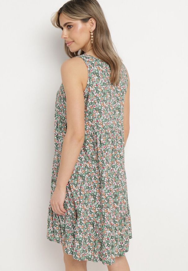 Born2be - Zielono-Różowa Sukienka Bawełniana Bez Rękawów na Lato Biazena. Okazja: na co dzień. Kolor: zielony. Materiał: bawełna. Długość rękawa: bez rękawów. Sezon: lato. Styl: wizytowy, casual