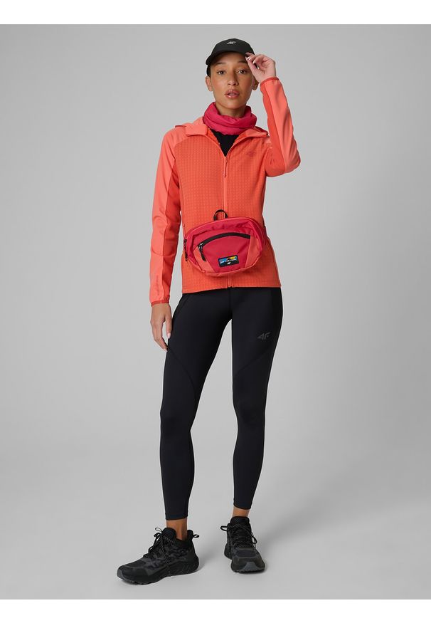4f - 4F Bluza trekkingowa regular z kapturem damska - różowa L. Typ kołnierza: kaptur. Kolor: różowy. Materiał: tkanina. Długość: długie. Sezon: lato