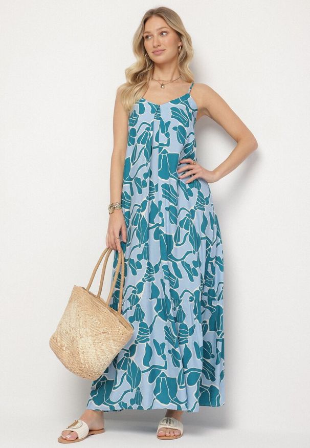 Born2be - Niebieska Rozkloszowana Sukienka na Ramiączkach z Wiskozowej Tkaniny w Kwiaty Sepelvia. Okazja: na co dzień. Typ kołnierza: dekolt w kształcie V. Kolor: niebieski. Materiał: wiskoza, tkanina. Długość rękawa: na ramiączkach. Wzór: kwiaty. Sezon: lato. Styl: casual, elegancki