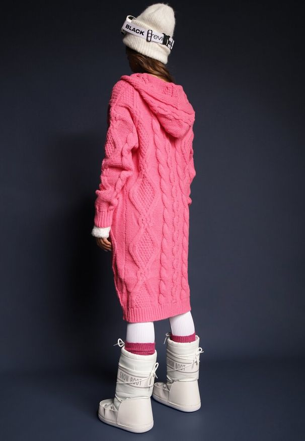 Renee - Różowy Kardigan o Długim Fasonie z Kapturem i Kieszeniami Oricyna. Typ kołnierza: kaptur. Kolor: różowy. Długość: długie. Sezon: jesień