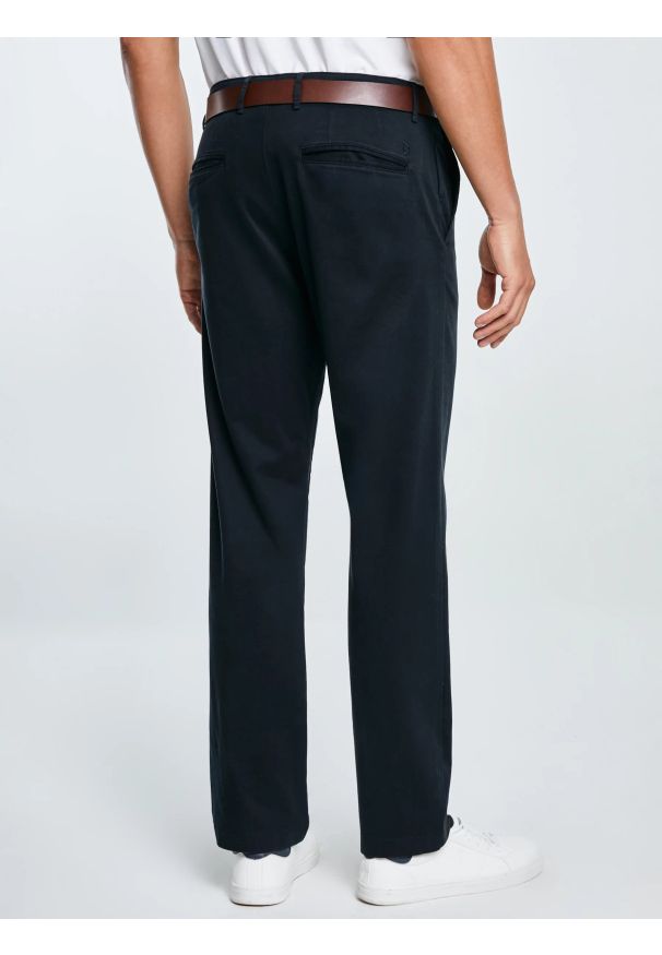 Big-Star - Spodnie męskie chinosy czarne Trevor 906. Okazja: na co dzień. Kolor: czarny. Materiał: materiał, tkanina. Wzór: nadruk, haft. Styl: klasyczny, casual