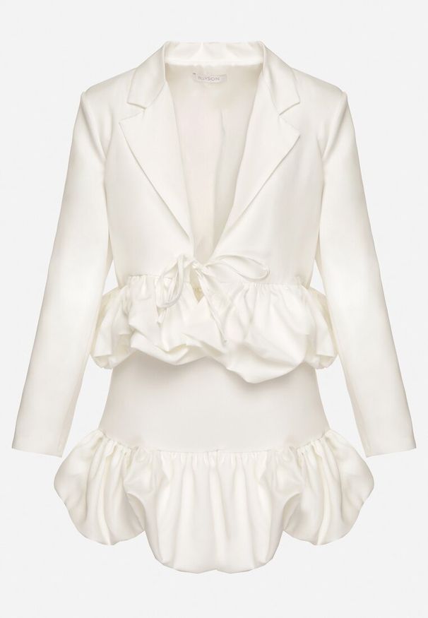 Born2be - Biały Komplet Garniturowy Zdobiony Falbanami Marynarka i Spódnico-Spodenki Voelia. Kolor: biały. Wzór: aplikacja