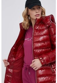 TOMMY HILFIGER - Tommy Hilfiger Kurtka damska kolor czerwony zimowa. Kolor: czerwony. Sezon: zima #5
